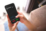 Persona fa trading da smartphone