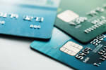 Primo piano di tre carte di credito
