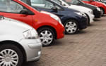 auto parcheggiate a spina di pesce