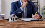 broker finanziario firma contratto mutuo