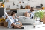 coppia organizza trasloco