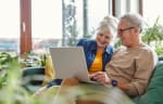 Anziani al PC licenza standard c pikselstock