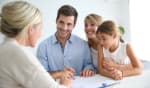 famiglia incontra agente finanziario
