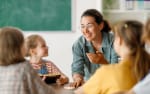 Insegnante con bambini 