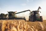mietitrebbia-in-un-campo-di-grano