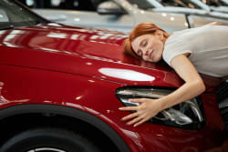 Auto sempre più cara: per 8 italiani su 10 è un lusso, ma nessuno riesce a farne a meno