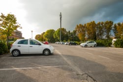 Scoppia la guerra dei parcheggi al supermercato
