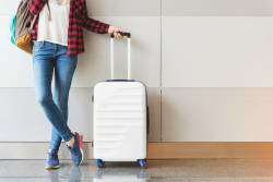 Con AXA, TravelEasy e AM EX viaggi sicuro da soli 2€ al giorno: copertura bagagli, spese mediche e rimborso truffe Con AXA, TravelEasy e AM EX viaggi sicuro da soli 2€ al giorno: copertura bagagli, spese mediche e rimborso truffe