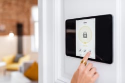 Come proteggere la seconda casa dai furti: soluzioni smart e consigli pratici