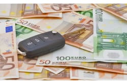 Assicurazioni auto: le tariffe scendono ma la polizza resta più cara della media UE Assicurazioni auto: le tariffe scendono ma la polizza resta più cara della media UE