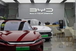 BYD guarda all’Italia: il colosso cinese valuta stabilimenti Stellantis e punta anche su Maserati