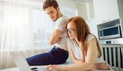 Conti correnti, la stangata silenziosa: costi oltre i 100 euro e rincari del 23% in dieci anni. Anche l'online non è più gratis