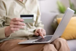 Credito a rate, gli italiani cambiano strada: meno revolving, più rate fisse Credito a rate, gli italiani cambiano strada: meno revolving, più rate fisse
