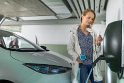 Carte di credito per ricarica auto elettriche: cosa prevede il regolamento europeo AFIR
