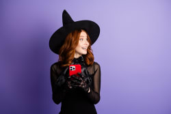 ho. Mobile lancia lo sticker di Halloween: 15% di sconto sui prodotti American Uncle ho. Mobile lancia lo sticker di Halloween: 15% di sconto sui prodotti American Uncle