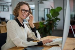 Conviene ancora avere il telefono fisso? Conviene ancora avere il telefono fisso?