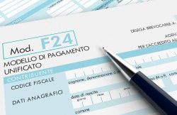 Agenzia delle Entrate, arriva l'addebito automatico dell'F24 sul conto: come cambia il piano del Fisco