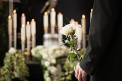 Assicurazione funeraria: guida completa su come funziona, coperture e vantaggi