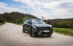 Nuova Jeep Avenger 2026: come cambia il suv più venduto in Italia e perché sceglierlo a noleggio lungo termine Nuova Jeep Avenger 2026: come cambia il suv più venduto in Italia e perché sceglierlo a noleggio lungo termine