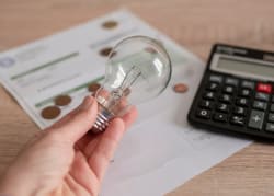 Bonus bolletta 2025: requisiti, come richiederlo e quando arriva Bonus bolletta 2025: requisiti, come richiederlo e quando arriva