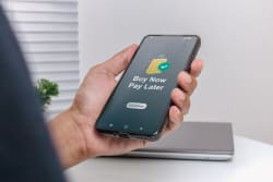 Boom del Buy Now Pay Later: nel 2025 segna una crescita record del 49,8%