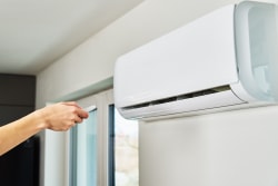 Caldo e aumenti in bolletta: come risparmiare e ridurre i costi in estate Caldo e aumenti in bolletta: come risparmiare e ridurre i costi in estate