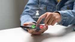 Chiamate sconosciute, spesso si tratta di truffe o telemarketing: le tipologie e come proteggersi Chiamate sconosciute, spesso si tratta di truffe o telemarketing: le tipologie e come proteggersi