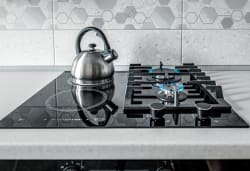 Togliere il gas da casa conviene? Perché l’induzione può essere la scelta giusta Togliere il gas da casa conviene? Perché l’induzione può essere la scelta giusta