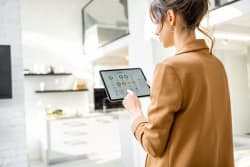 Smart home: cos'è, come funziona e quali vantaggi offre Smart home: cos'è, come funziona e quali vantaggi offre