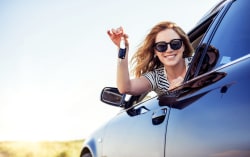 Auto sempre meno acquistate dagli italiani: crollano le immatricolazioni tra i giovani nel 2025