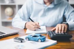 Come risparmiare sull'acquisto e la gestione dell'auto: guida completa Come risparmiare sull'acquisto e la gestione dell'auto: guida completa