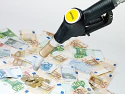 Benzina cara, inflazione e credito Benzina cara, inflazione e credito