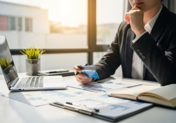 persona gestione finanziaria carte credito