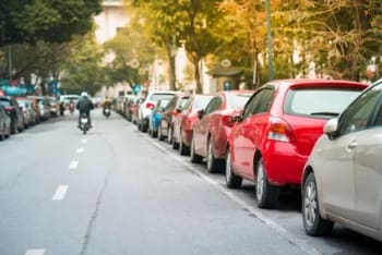 assicurazioni news si puo sorpassare in prossimita di un parcheggio la risposta ai dubbi