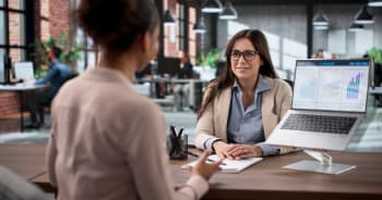 cliente con consulente finanziario cliente con consulente finanziario