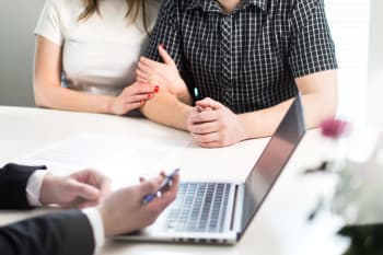 coppia con consulente finanziario