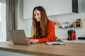 Ragazza a pc 