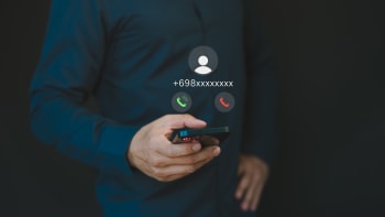 Uomo che devia chiamata sconosciuta Uomo che devia chiamata sconosciuta