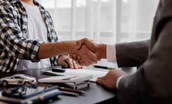 stretta di mano per accordo concluso stretta di mano per accordo concluso