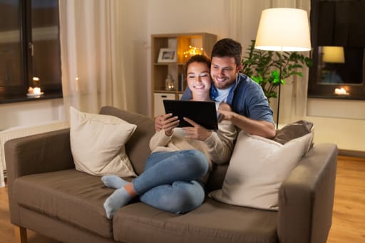 ragazzi sorridenti con tablet ragazzi sorridenti con tablet