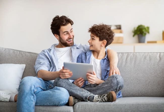 padre e figlio navigano da pc padre e figlio navigano da pc