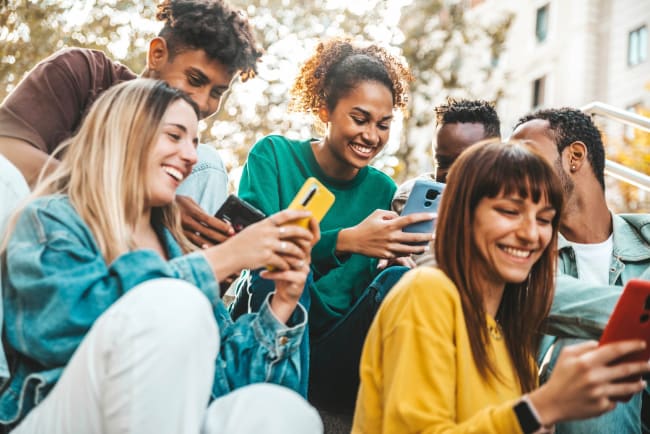Amici al telefono