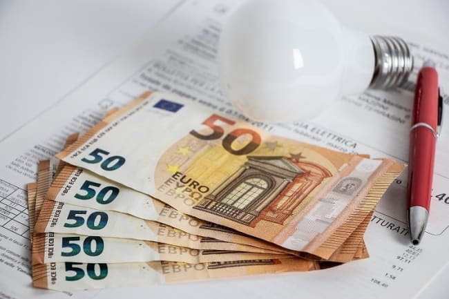 bollette con la manovra benefici di circa 28 euro a famiglia