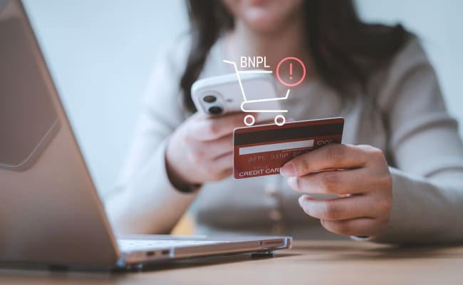 Donna paga con Buy Now Pay Later