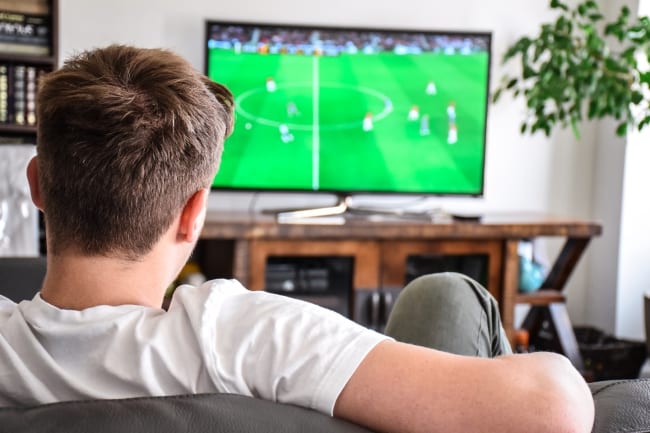 calcio in tv fino a 900 euro la spesa per i tifosi italiani calcio in tv fino a 900 euro la spesa per i tifosi italiani