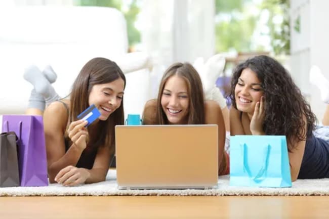 adolescenti fanno shopping con carta di credito per minori adolescenti fanno shopping con carta di credito per minori