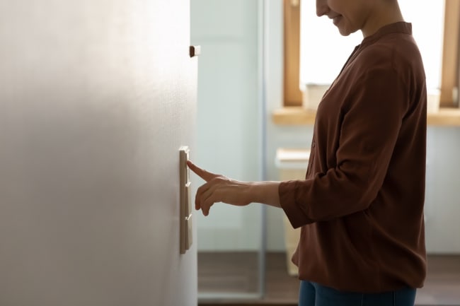 Donna spegne la luce Donna spegne la luce