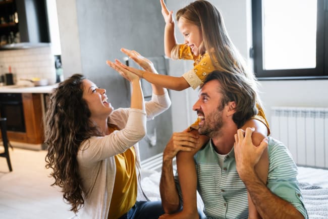 famiglia gioca felice famiglia gioca felice