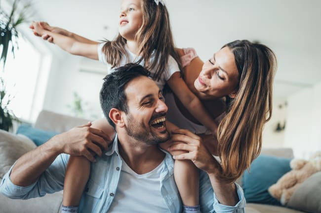 famiglia gioca insieme