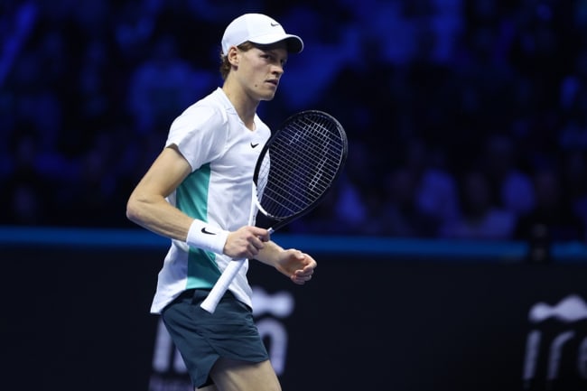 Jannik Sinner che gioca a tennis Jannik Sinner che gioca a tennis